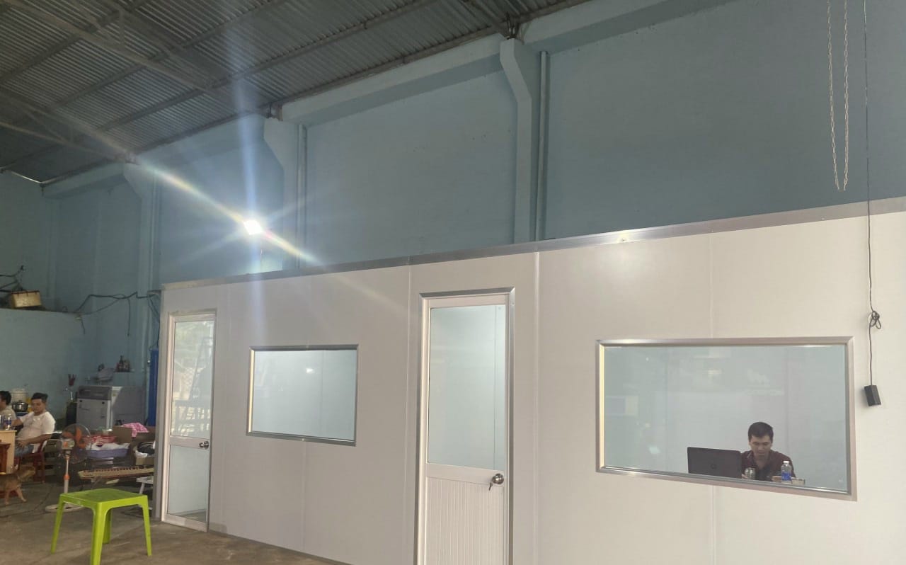 Thi công tấm panel vách ngăn phòng